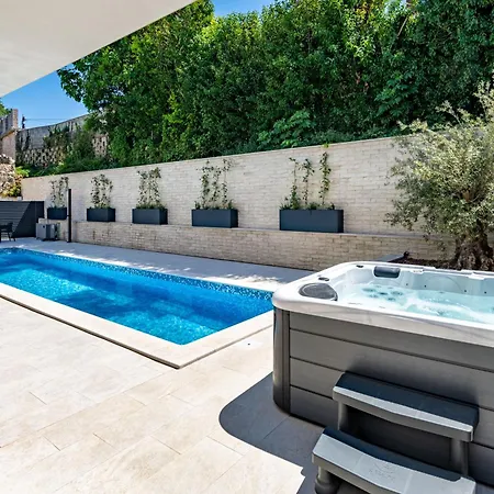 Marijan - Modern With Pool & Jacuzzi - Rovinj