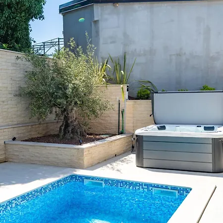 Marijan - Modern With Pool & Jacuzzi - Rovinj וילה *